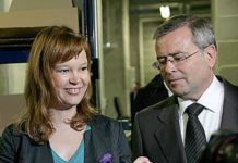 Pajín celebra la llegada de la unidosis a las farmacias