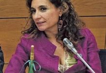 Subastas: Montero ignora las alegaciones de las boticas