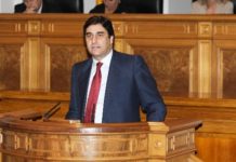 La Consejería de Sanidad manchega firma un acuerdo con farmacéuticos y bancos para tratar de solucionar los impagos