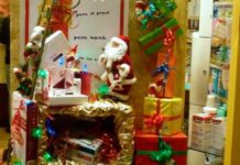 La decoración navideña llega también a los escaparates de las farmacias