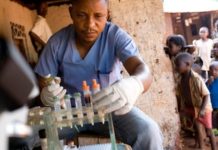 La gran industria ‘farma’ ofrece su cara más solidaria