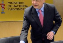 Montoro da 15.700 millones a cambio de nuevos recortes