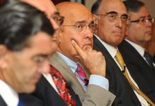 Las comunidades no ‘populares’ buscan el talón de Aquiles de la reforma sanitaria de Ana Mato