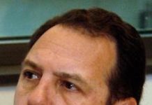 El presidente del CFN defiende la labor que llevan a cabo los centros farmacéuticos