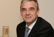 Los farmacéuticos catalanes muestran a Ruiz su “perplejidad” por los impagos
