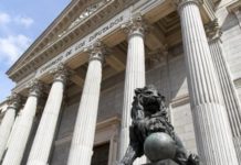 El Congreso insta al Gobierno a garantizar que los turistas pagan su asistencia sanitaria