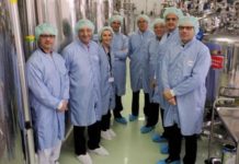 Foto fija: Merck recibe a la Comisión de Sanidad