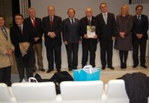 La farmacia malagueña plasma su historia en un libro