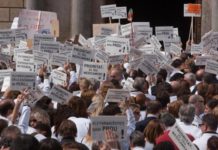 Los impagos vuelven a sacar a los farmacéuticos a la calle