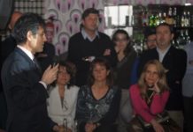 Las compañías no huyen, de momento, pero hay desinversión