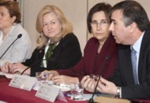 Los farmacéuticos se comprometen con el paciente dependiente
