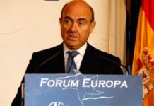 De Guindos insiste en su idea liberalizadora
