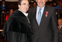 Javier Ellena recibe la Medalla de Plata de la Universidad de Alcalá