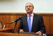 Mato destaca la importancia de la coordinación sociosanitaria y el papel de los profesionales