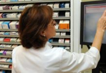 La farmacia critica la escasa gestión del ‘stock’ que permiten las subastas