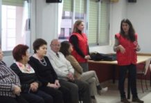 El COF de Albacete ayuda a los mayores en la toma responsable de fármacos