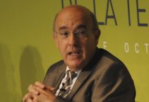 -4,4 %