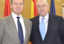 Rodríguez se ‘presenta’ ante la farmacia madrileña