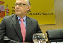 Montoro buscará con las CCAA cómo paliar el impacto del fallo sobre el céntimo sanitario