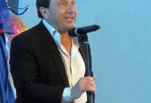 Jaime Carbonell recibe el homenaje de la farmacia alicantina