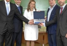 Placa BiC a la mejor Unidad de VIH 2013 para el Reina Sofía de Córdoba