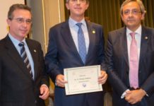 El presidente de Cinfa recibe la Distinción de Honor de la Academia de Ciencias Médicas de Bilbao