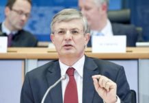 Tonio Borg asegura que sigue siendo bajo el riesgo de que el ébola se propague por Europa