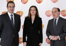 Villanueva visita la fábrica de GSK de Aranda