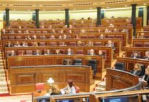 Los grupos no vislumbran un nuevo rumbo en política sanitaria