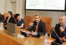 La Administración aconseja a la industria trabajar con más claridad y transparencia