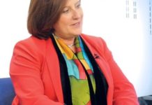 La Junta de Andalucía es acusada de “trato de favor” a dos laboratorios en las subastas