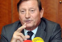 Almirall reduce su estructura de I+D y persigue una compra para crecer en dermatología