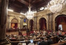 El Parlamento de Cataluña plasma ‘por escrito’ por dónde pasa el avance de sus boticas