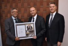 Foto fija: Paipo recibe su premio Fundamed