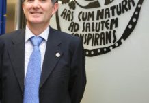 El COF de Zaragoza premia el apoyo a la farmacia