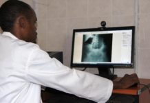 Una red social conecta a médicos africanos y españoles divididos en 20 especialidades