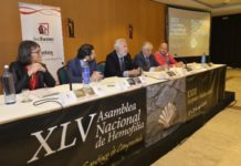 El presidente del Parlamento de Galicia insta a que no haya trabas a los fármacos para la hemofilia