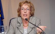 Carmen Peña recibe el primer Premio Sefac