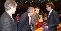 Los consejeros de Sanidad aplauden a los pacientes