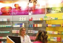 Los grupos de farmacias aún no han explotado en España