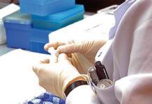 El CGCOF afirma que se discrimina al farmacéutico en las ofertas de plazas del Laboratorio Clínico