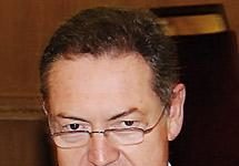 Los farmacéuticos madrileños vuelven a confiar en su presidente