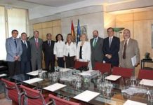 La ministra de Sanidad recibió a la cúpula del CGCOF
