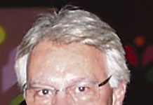 Felipe González podría incorporarse al laboratorio de ideas de Farmaindustria