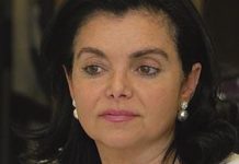 “Financiación, precio y registro son asuntos de Estado”