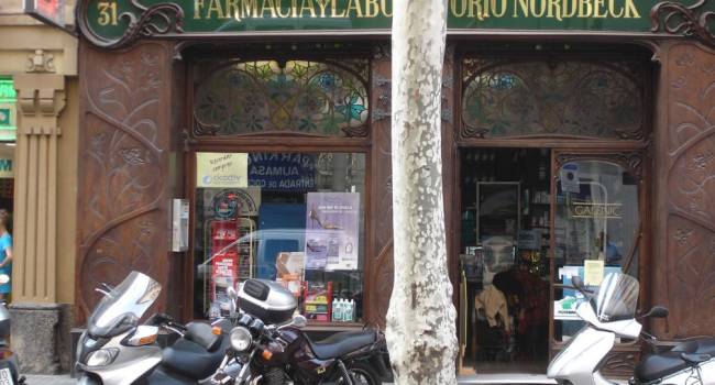 Anefp y el COFB se unen para impulsar el autocuidado en la botica