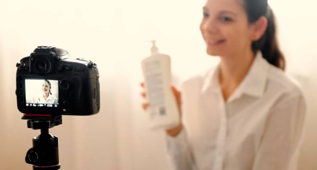 Sanidad actúa contra los ‘influencers’ que recomiendan medicamentos