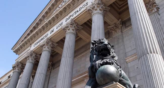 Enfermería calcula un ahorro de unos 8.000 millones con su ILP de ratios