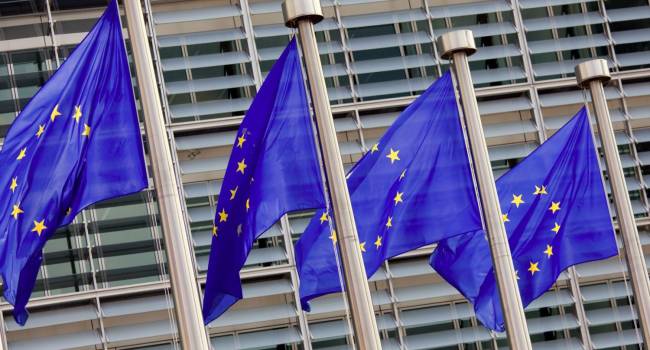 El PSOE y el PP se olvidan de la política sanitaria en sus programas europeos