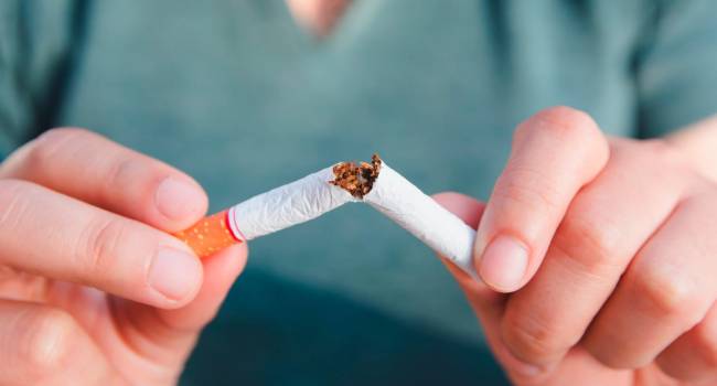 Dejar de fumar antes de una cirugía por cáncer de pulmón reduce las complicaciones